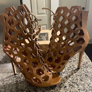 Wild Rose Taupe Sandal size 10